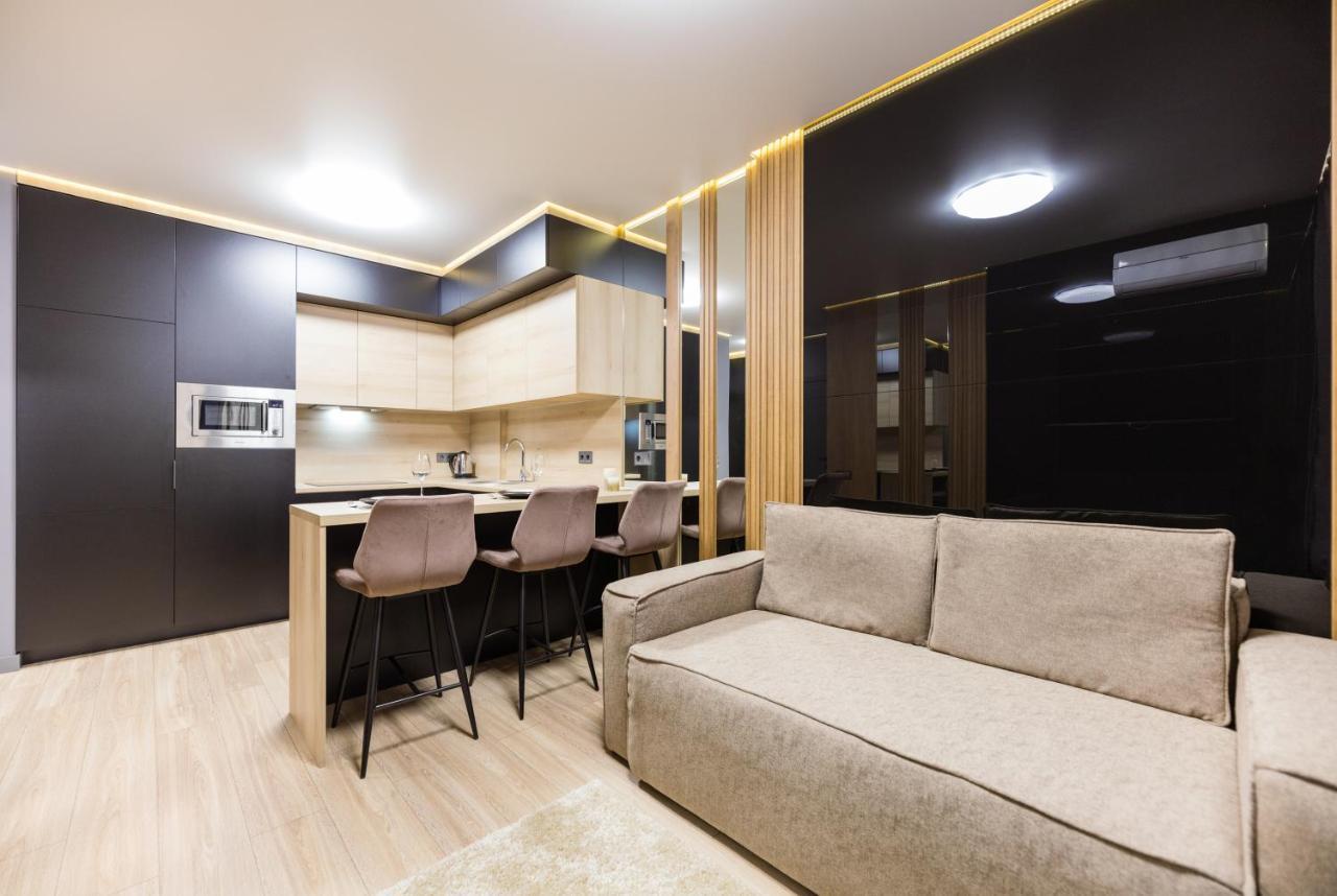 Fayna Town - Loft Black - Nyvky דירה קייב