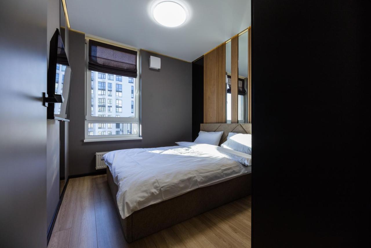Fayna Town - Loft Black - Nyvky Apartment *